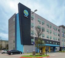 Tru by Hilton Austin Airport Exterior