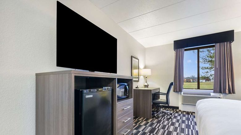 <b>Clarion Pointe Room</b>. Images powered by <a href="https://iceportal.shijigroup.com/" title="IcePortal" target="_blank">IcePortal</a>.