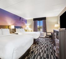 Clarion Pointe Room