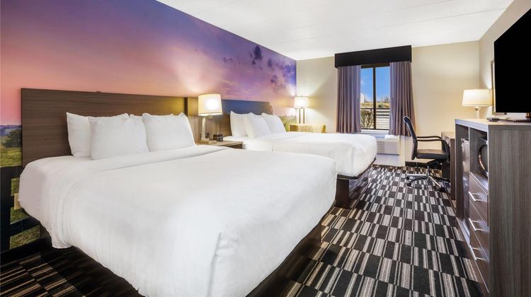 Clarion Pointe Room