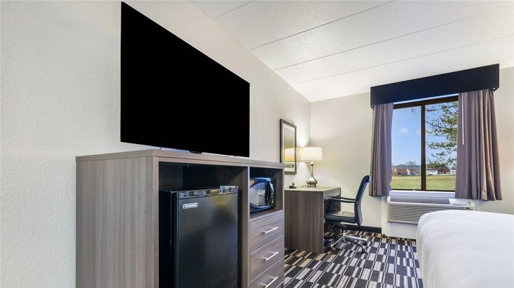 Clarion Pointe Room