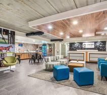 Clarion Pointe Lobby