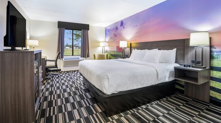 Clarion Pointe Room