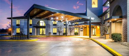 Clarion Pointe Exterior