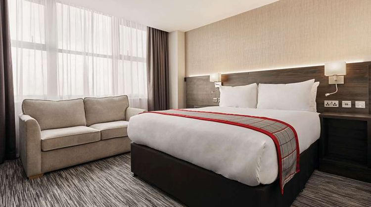 Ramada by Wyndham Leeds East Room