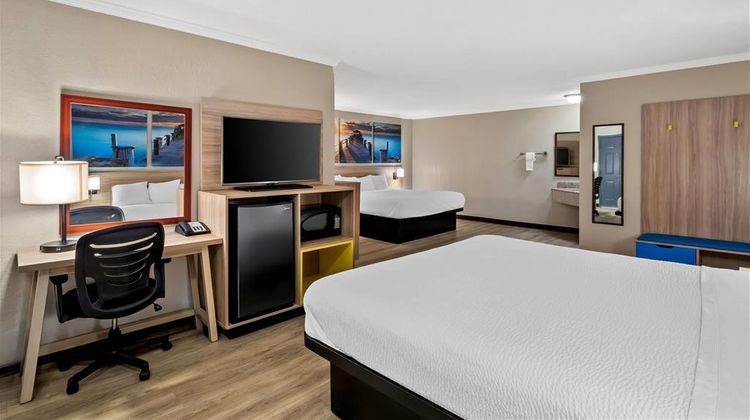 Days Inn by Wyndham Whitmore Lake Suite