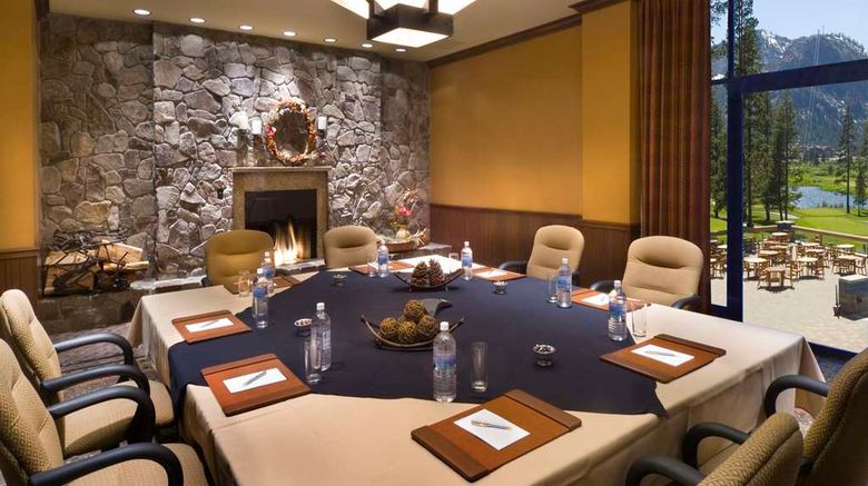 <b>The Everline Resort and Spa Meeting</b>. Images powered by <a href="https://iceportal.shijigroup.com/" title="IcePortal" target="_blank">IcePortal</a>.