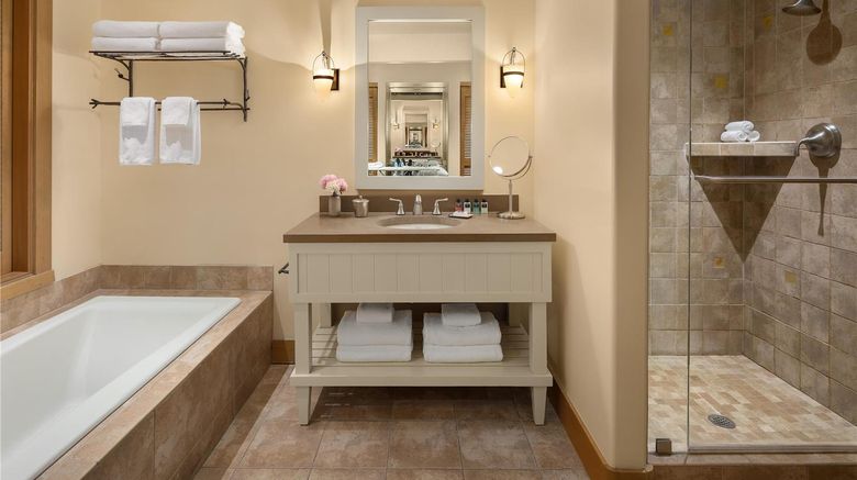 <b>Suncadia Resort Room</b>. Images powered by <a href="https://iceportal.shijigroup.com/" title="IcePortal" target="_blank">IcePortal</a>.