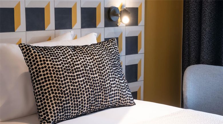 <b>Paris Art Hotel Room</b>. Images powered by <a href="https://iceportal.shijigroup.com/" title="IcePortal" target="_blank">IcePortal</a>.