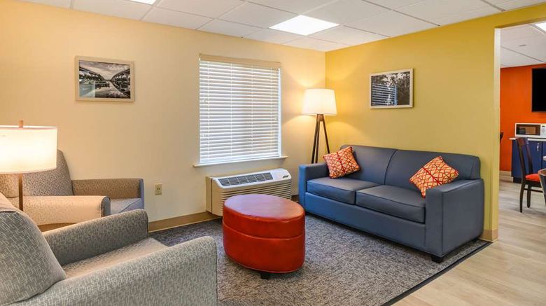 <b>Suburban Studios Lobby</b>. Images powered by <a href="https://iceportal.shijigroup.com/" title="IcePortal" target="_blank">IcePortal</a>.