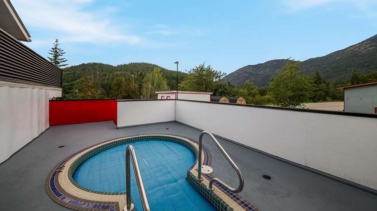 SureStay Hotel by BW Red Mountain Pool