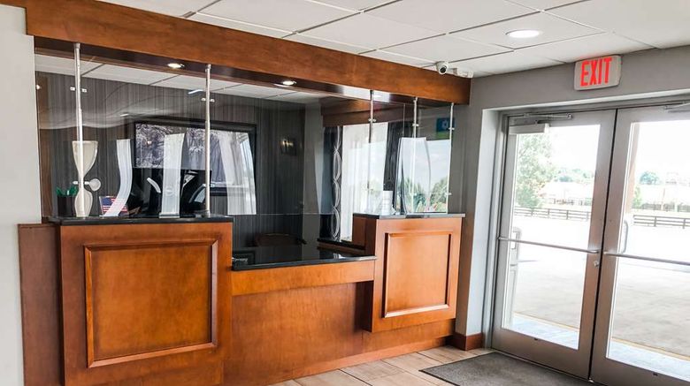<b>SureStay Hotel by BW Bowling Green North Lobby</b>. Images powered by <a href="https://iceportal.shijigroup.com/" title="IcePortal" target="_blank">IcePortal</a>.