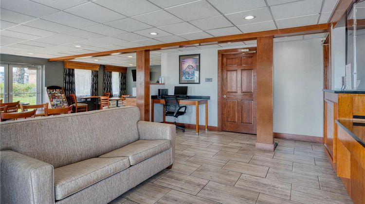 SureStay Hotel by BW Bowling Green North Lobby