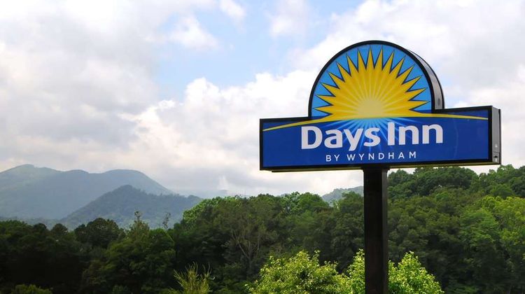 Days Inn by Wyndham Waynesville Exterior