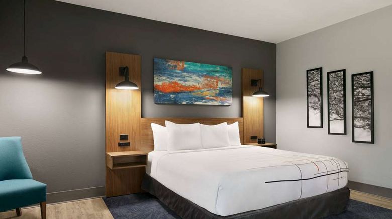 <b>La Quinta Inn & Sts Wyndham College St N Room</b>. Images powered by <a href="https://iceportal.shijigroup.com/" title="IcePortal" target="_blank">IcePortal</a>.