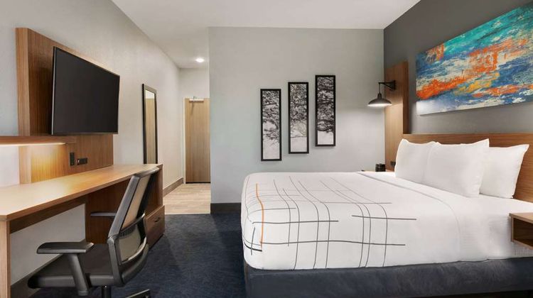 La Quinta Inn & Sts Wyndham College St N Room