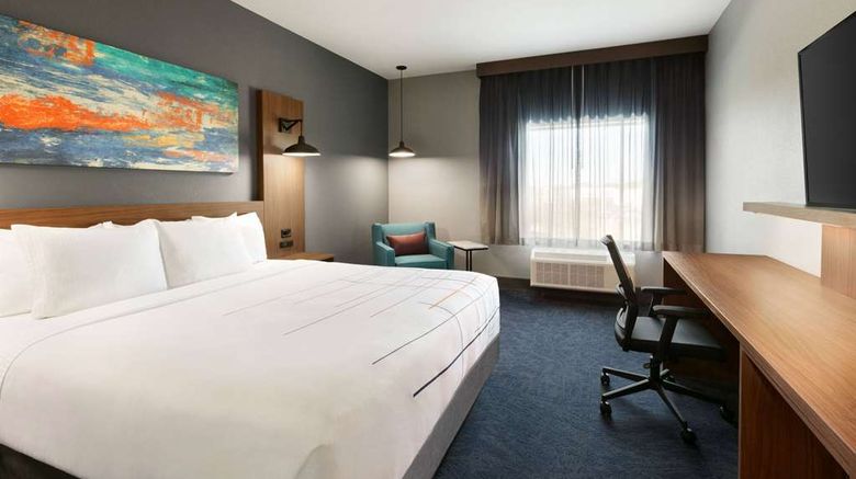 <b>La Quinta Inn & Sts Wyndham College St N Room</b>. Images powered by <a href="https://iceportal.shijigroup.com/" title="IcePortal" target="_blank">IcePortal</a>.
