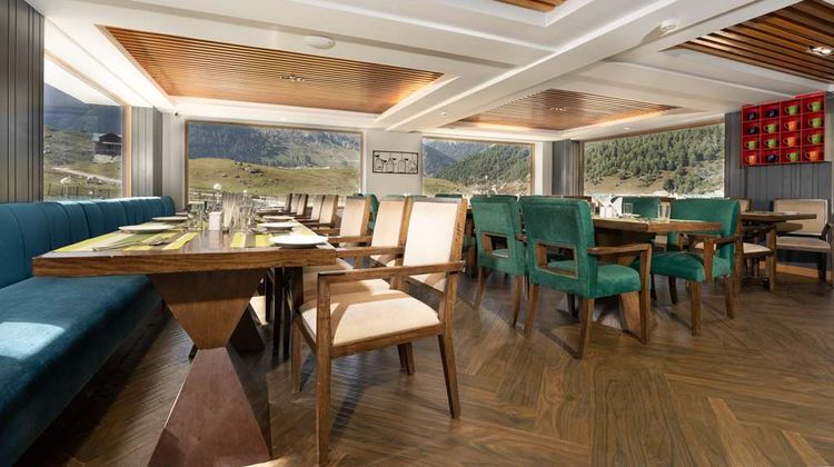 Country Inn & Stes by Radisson Sonamarg Restaurant