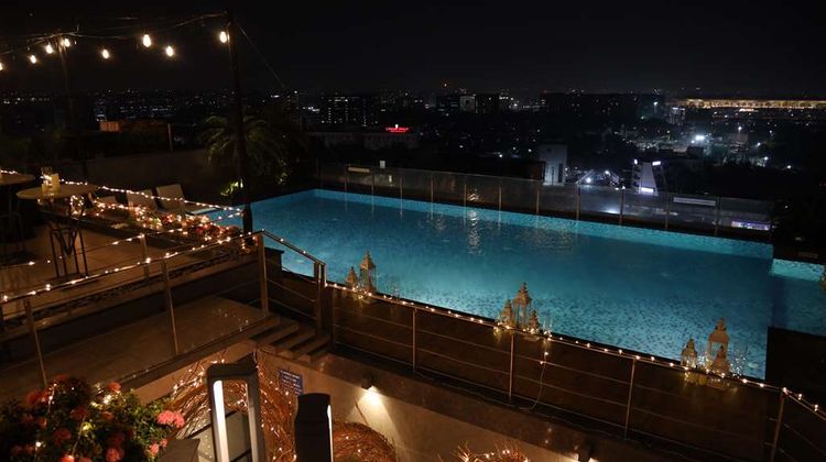 Radisson Blu Mumbai International Airpt Pool