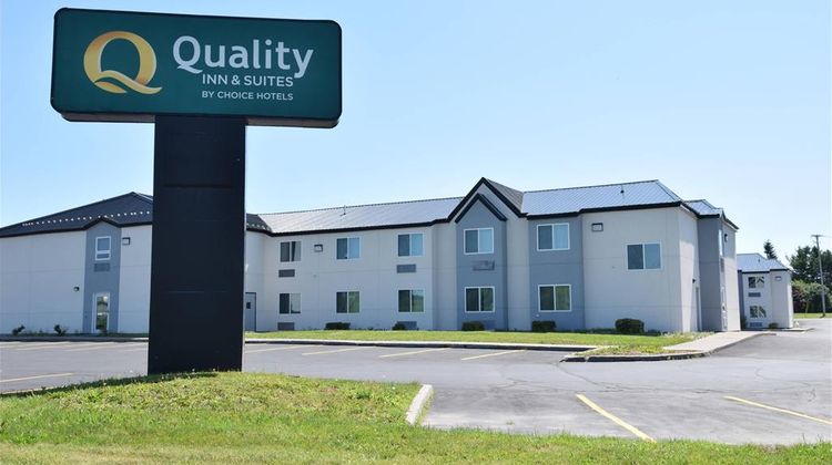 Quality Inn & Suites Watertown Exterior
