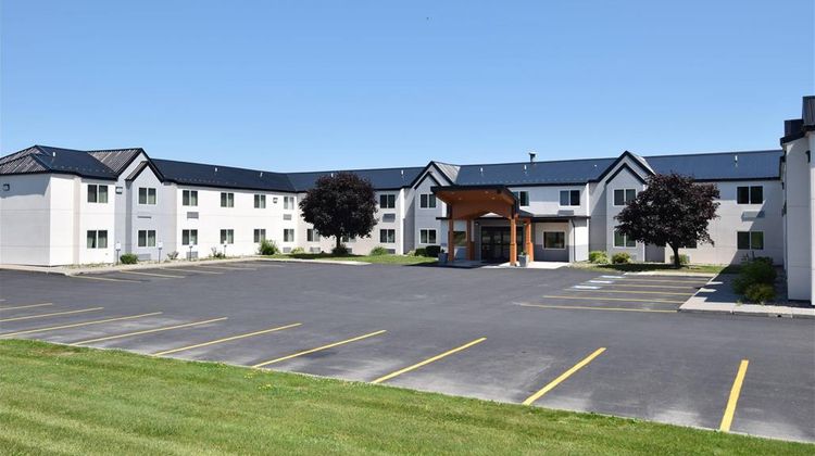 Quality Inn & Suites Watertown Exterior