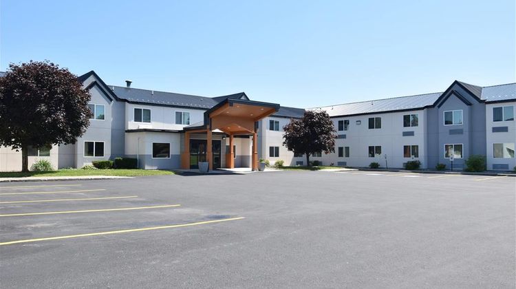 Quality Inn & Suites Watertown Exterior
