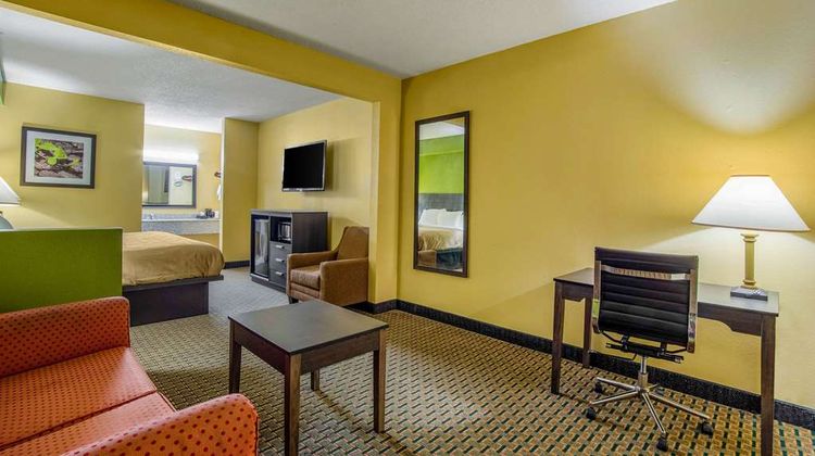Quality Inn and Suites Cayce Suite