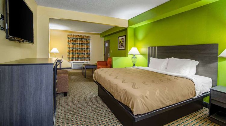 Quality Inn and Suites Cayce Suite