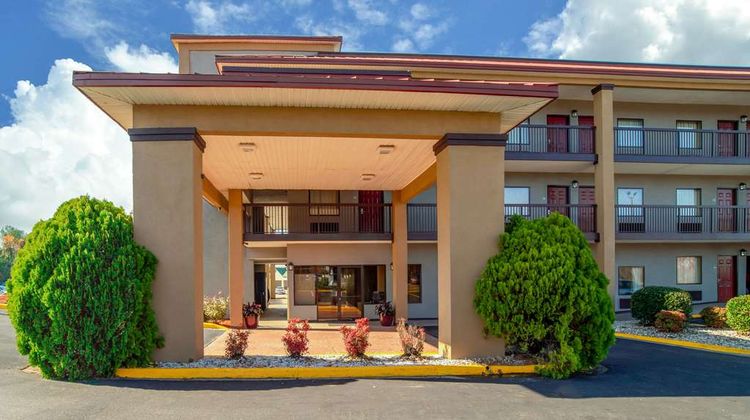 Quality Inn and Suites Cayce Exterior