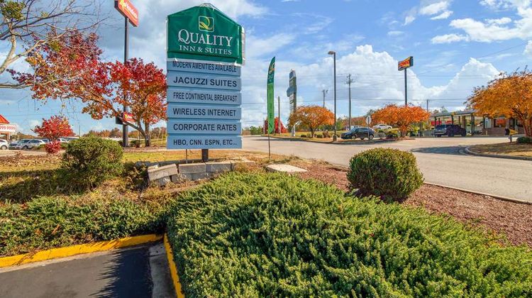 Quality Inn and Suites Cayce Exterior