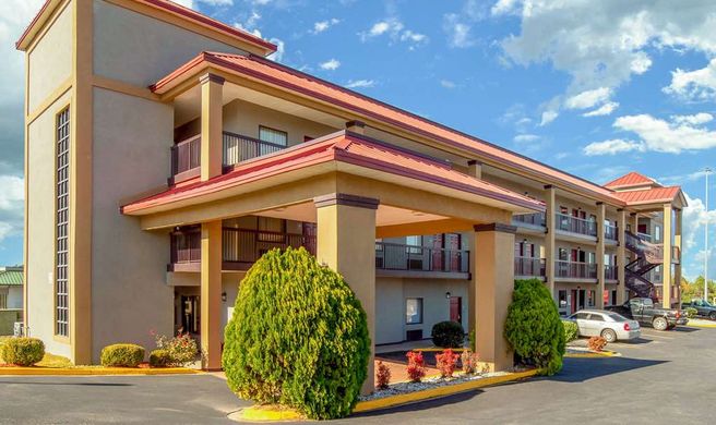 Quality Inn and Suites Cayce Exterior