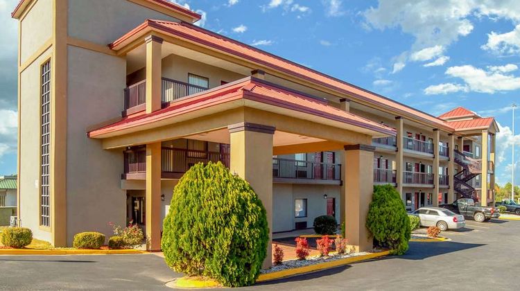 Quality Inn and Suites Cayce Exterior