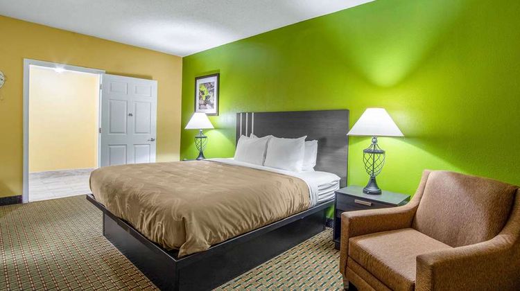 Quality Inn and Suites Cayce Room