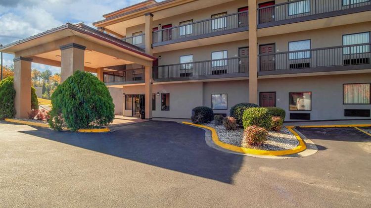 Quality Inn and Suites Cayce Exterior