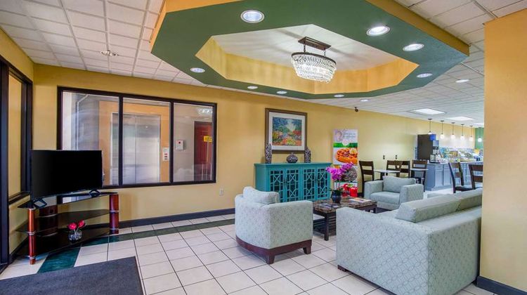 Quality Inn and Suites Cayce Lobby