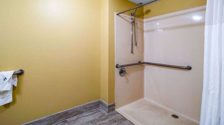 Quality Inn and Suites Cayce Room