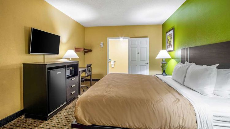 Quality Inn and Suites Cayce Room