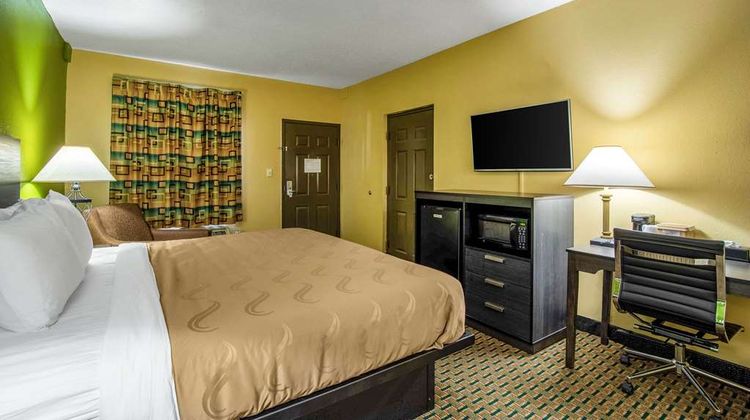 Quality Inn and Suites Cayce Room
