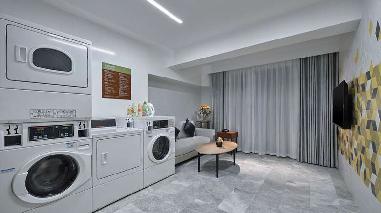 <b>Hilton Garden Inn Guangzhou Tianhe Room</b>. Images powered by <a href="https://iceportal.shijigroup.com/" title="IcePortal" target="_blank">IcePortal</a>.