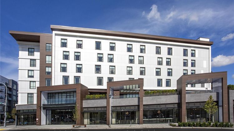 Hilton Garden Inn Redmond Town Center Exterior