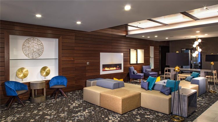 Hilton Garden Inn Redmond Town Center Lobby