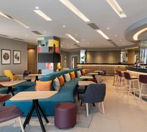 Hampton by Hilton London Ealing Lobby