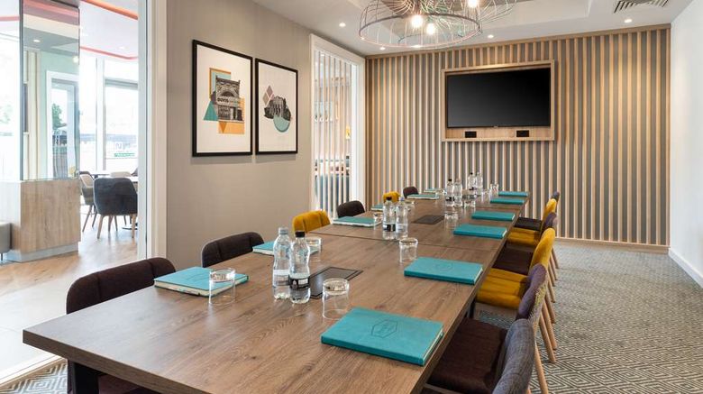 <b>Hampton by Hilton London Ealing Meeting</b>. Images powered by <a href="https://iceportal.shijigroup.com/" title="IcePortal" target="_blank">IcePortal</a>.