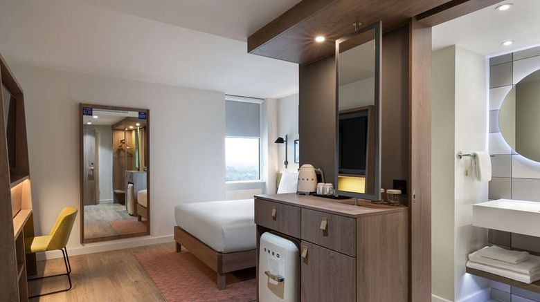 <b>Hampton by Hilton London Ealing Room</b>. Images powered by <a href="https://iceportal.shijigroup.com/" title="IcePortal" target="_blank">IcePortal</a>.