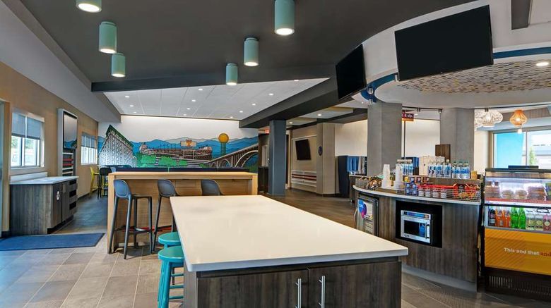 <b>Tru by Hilton West Turkey Creek Lobby</b>. Images powered by <a href="https://iceportal.shijigroup.com/" title="IcePortal" target="_blank">IcePortal</a>.