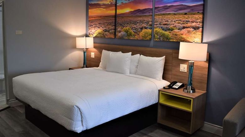 <b>Days Inn by Wyndham University Room</b>. Images powered by <a href="https://iceportal.shijigroup.com/" title="IcePortal" target="_blank">IcePortal</a>.