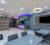 Days Inn by Wyndham University Lobby