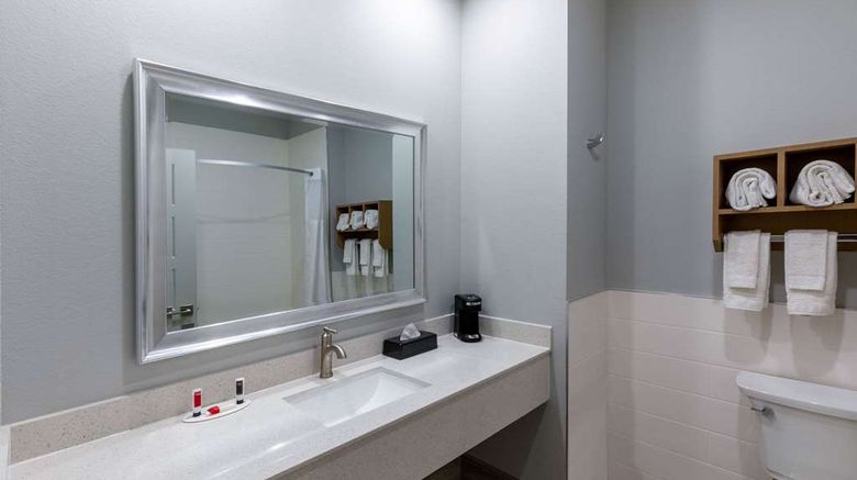 <b>Days Inn by Wyndham University Room</b>. Images powered by <a href="https://iceportal.shijigroup.com/" title="IcePortal" target="_blank">IcePortal</a>.