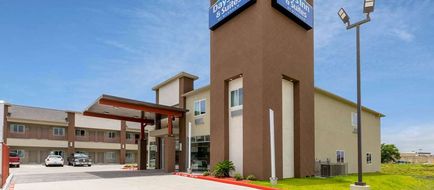 Days Inn by Wyndham University Exterior