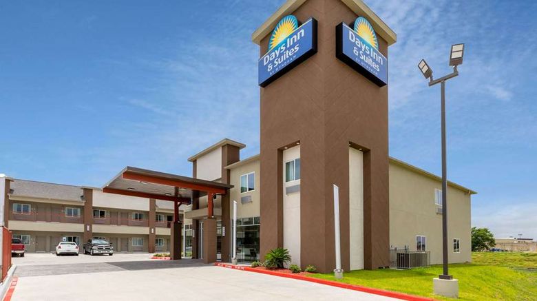 <b>Days Inn by Wyndham University Exterior</b>. Images powered by <a href="https://iceportal.shijigroup.com/" title="IcePortal" target="_blank">IcePortal</a>.